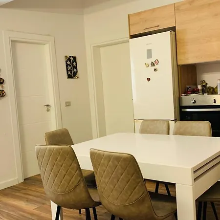 Comfortable Lungomare Apartment Vlore